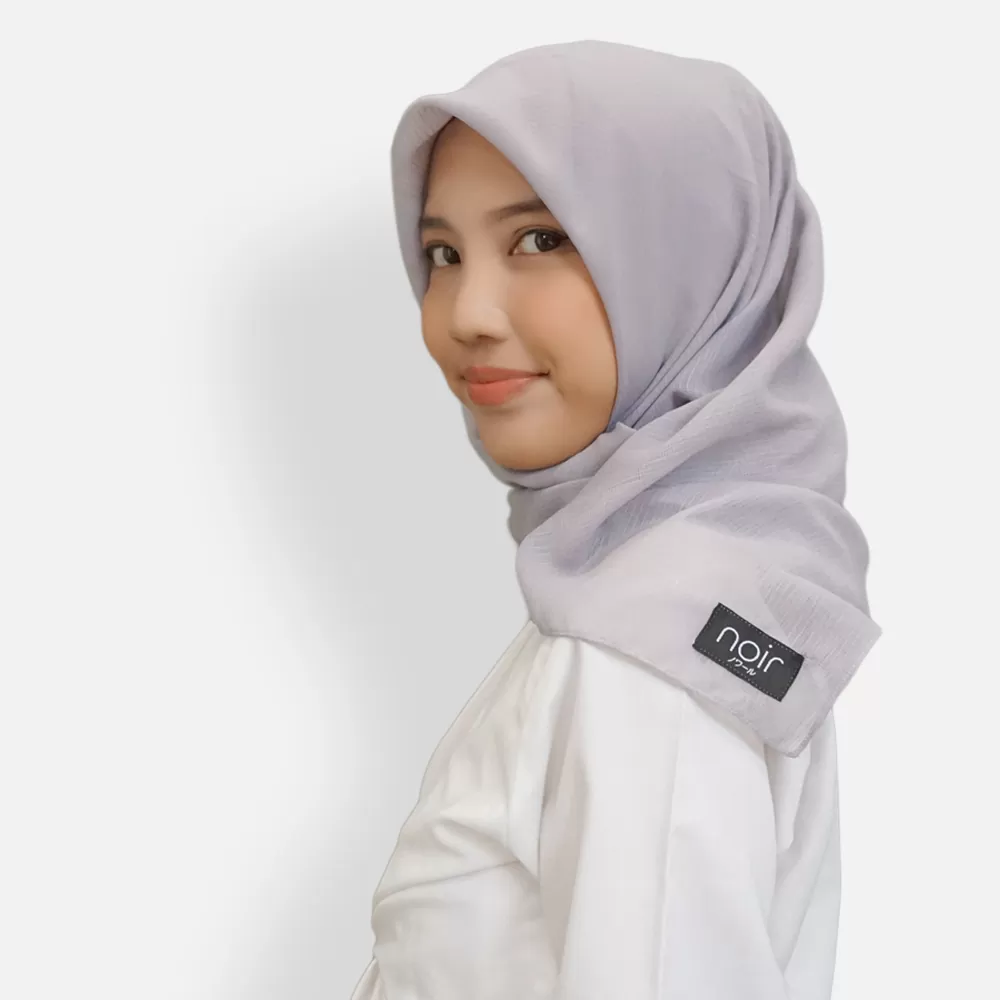 Noir Cornskin Square Hijab - Abu-Abu Muda