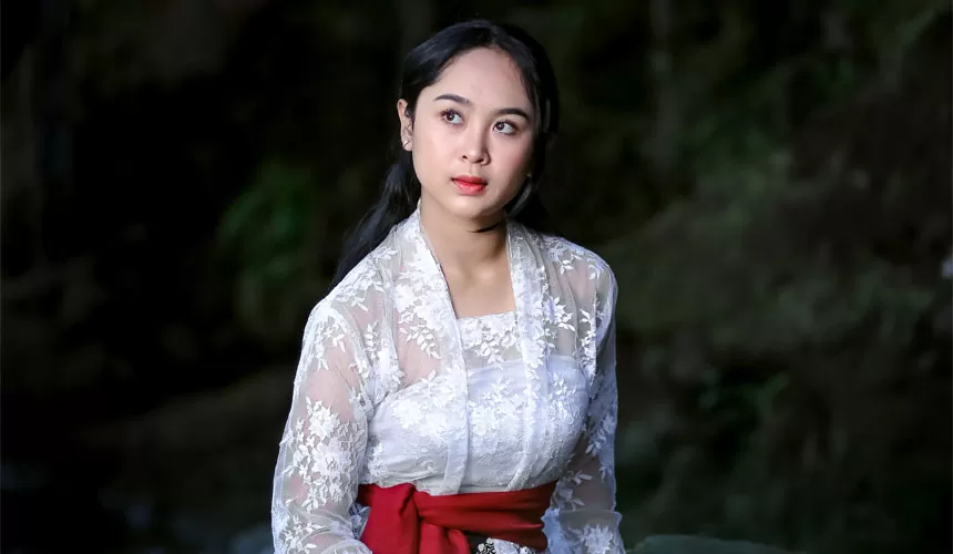 Kebaya Merah